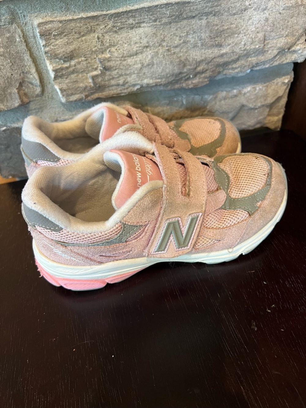 New Balance 990 Little Kids 1 Pink and Gray Velcro Sneakers